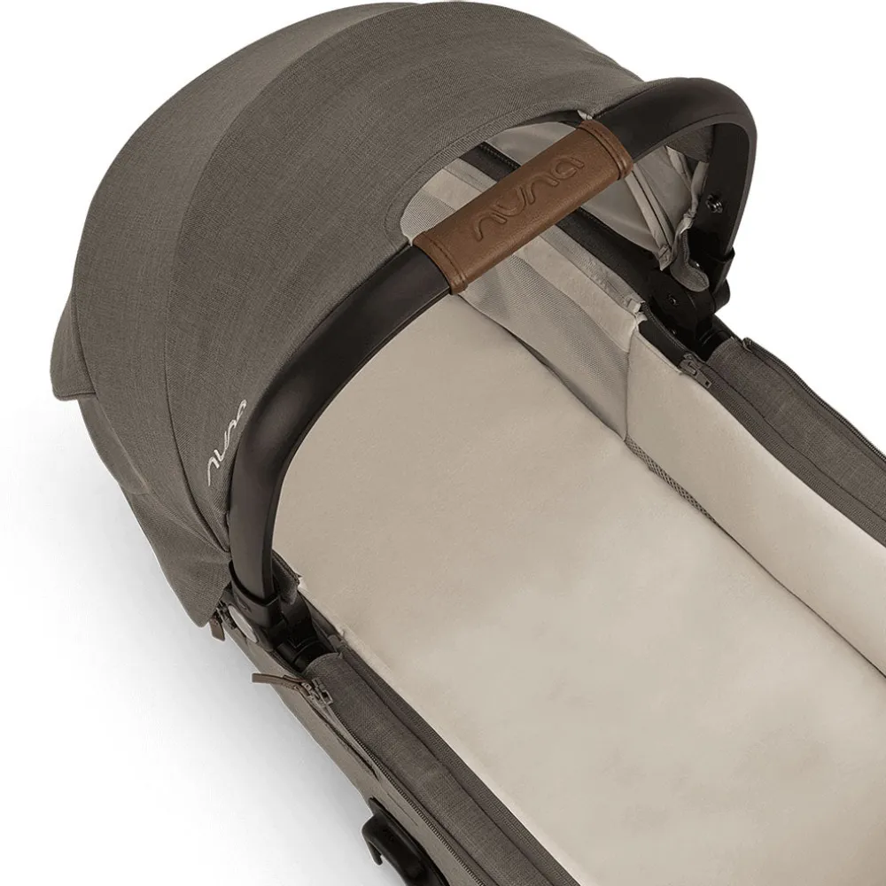 DEMI Next Bassinet + Stand