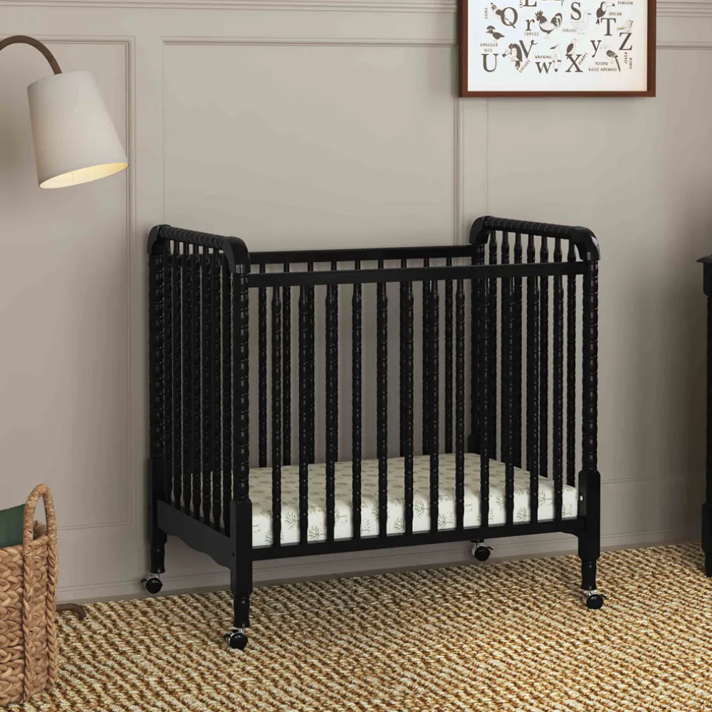 Jenny Lind 3-in-1 Convertible Mini Crib