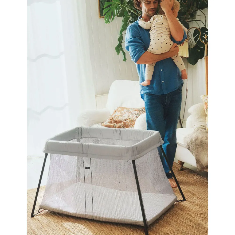 Travel Crib Light + Fitted Sheet Bundle